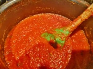 Simmering pizza sauce