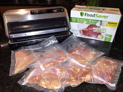 Display with Vacuum packer and bags