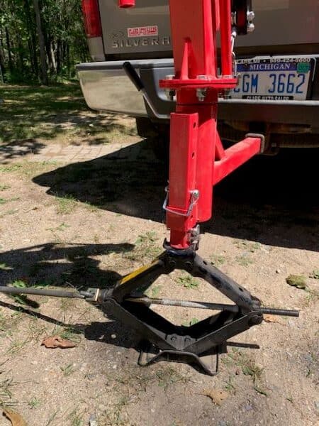 truck crane support leg sitting on a scissor jack